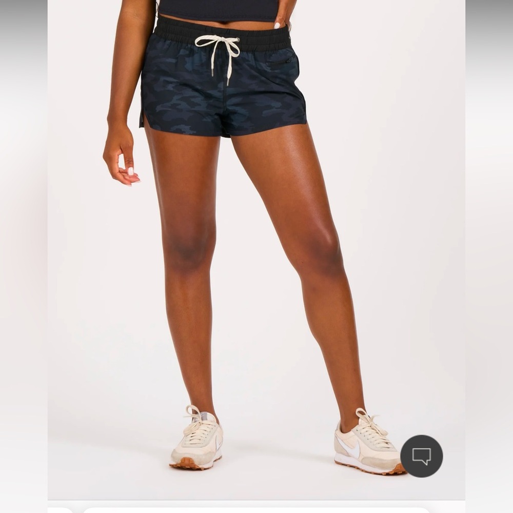 Vuori Clementine Short- Size Small in Camo Print